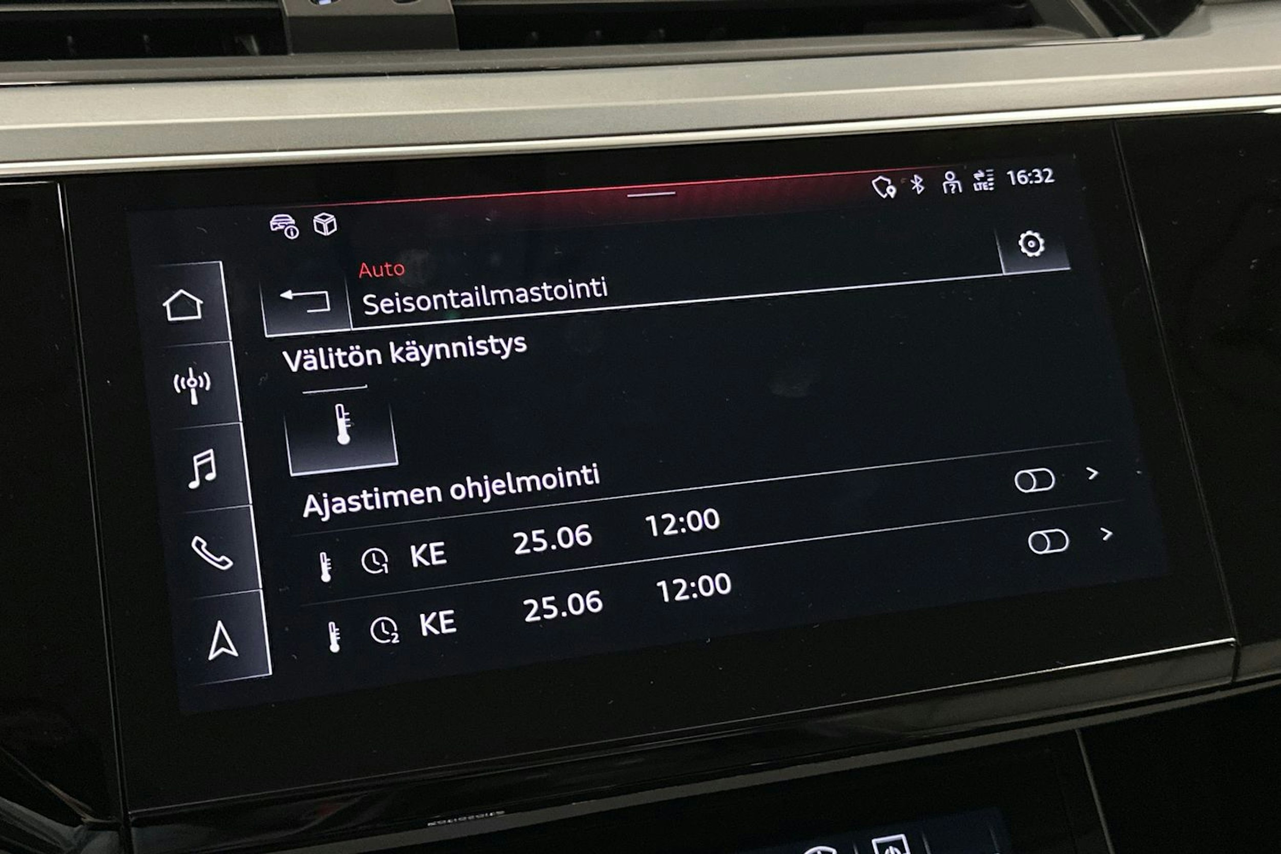 harmaa Audi Q8 e-tron 2023 kuva 32.