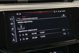 harmaa Audi Q8 e-tron 2023 kuva 32.