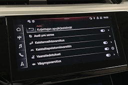 harmaa Audi Q8 e-tron 2023 kuva 34.