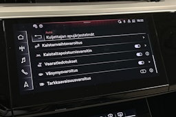 harmaa Audi Q8 e-tron 2023 kuva 35.