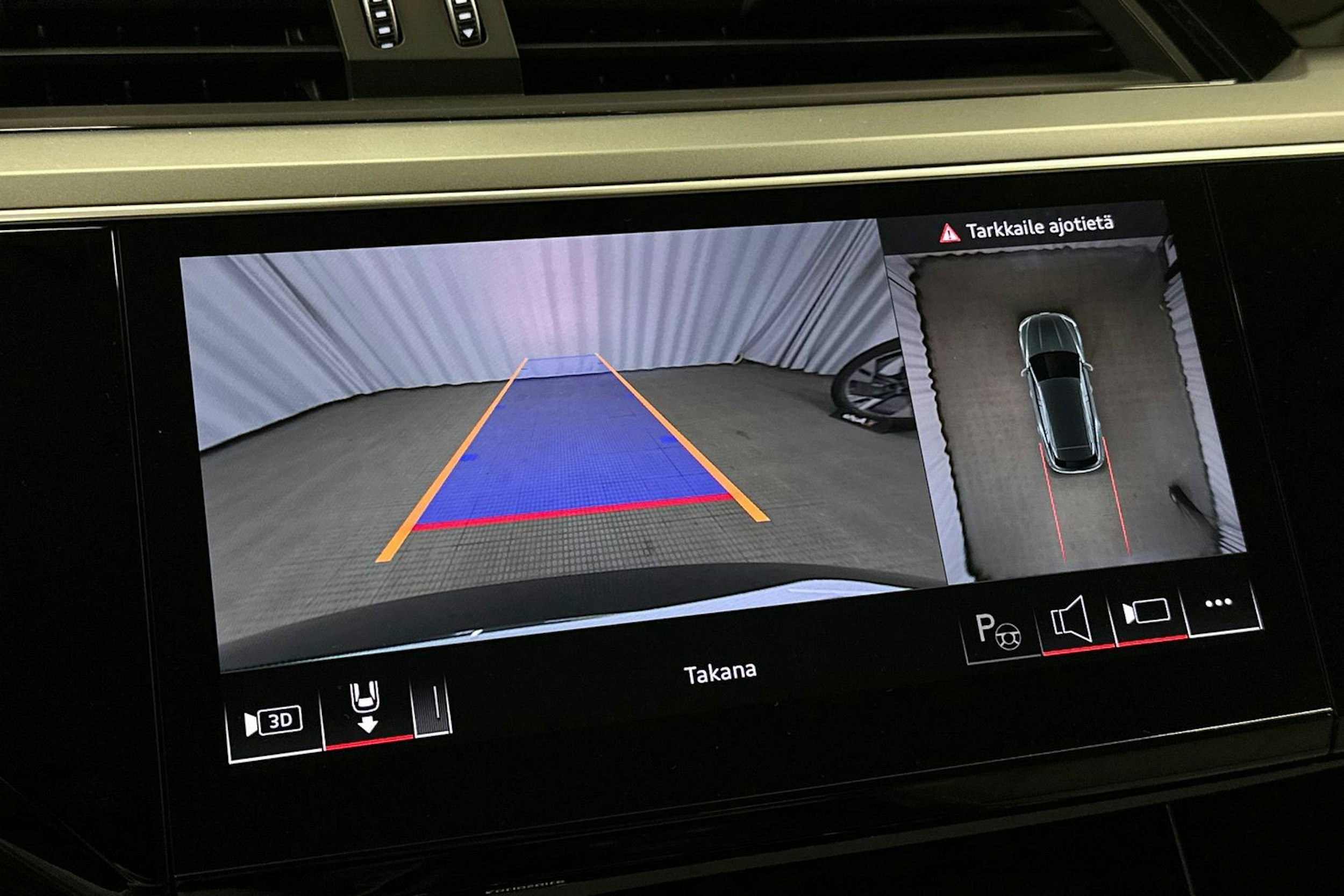 harmaa Audi Q8 e-tron 2023 kuva 36.