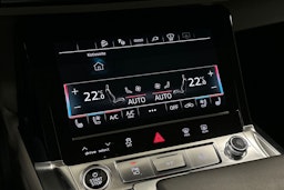 harmaa Audi Q8 e-tron 2023 kuva 38.