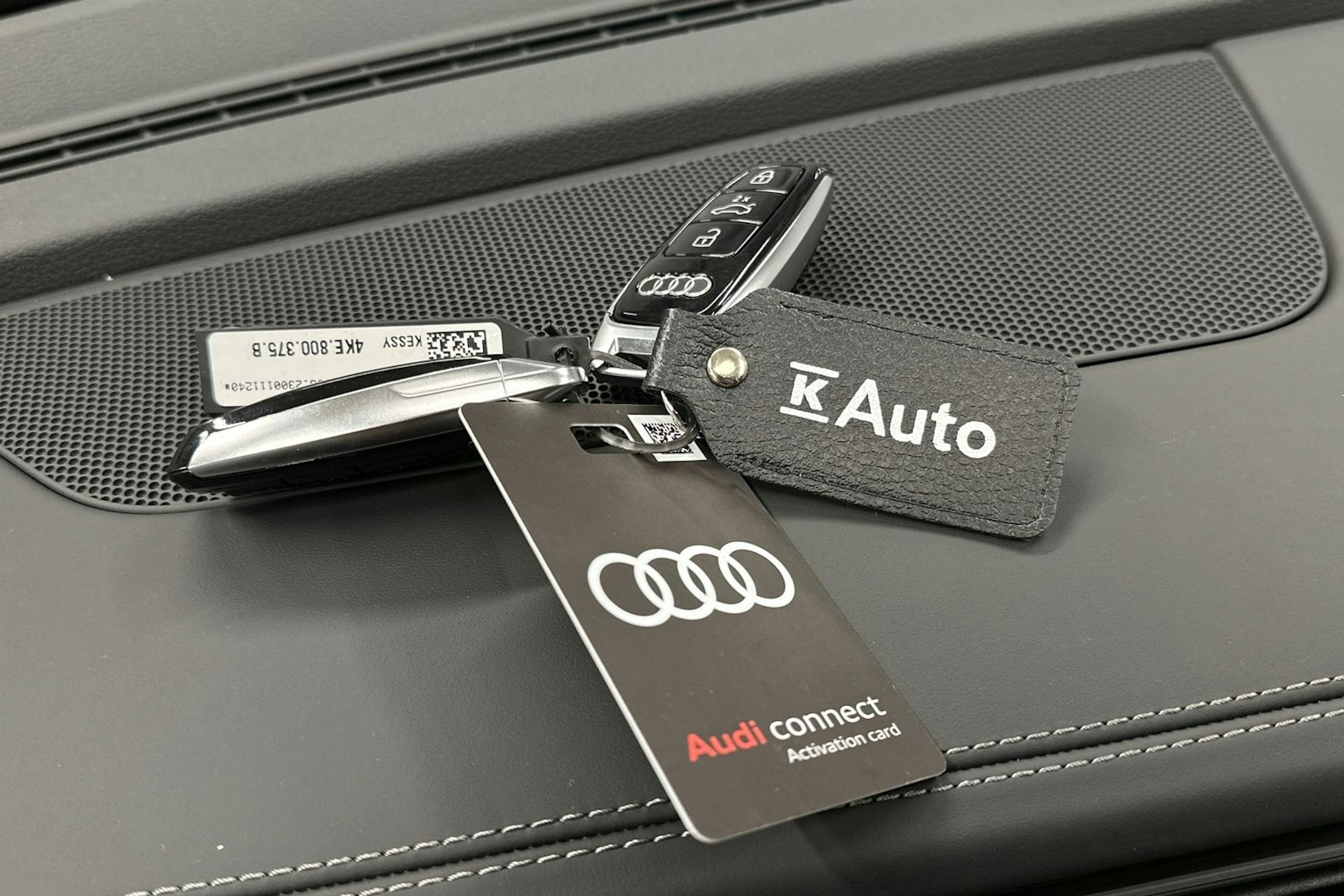harmaa Audi Q8 e-tron 2023 kuva 40.