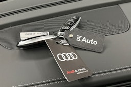 harmaa Audi Q8 e-tron 2023 kuva 40.