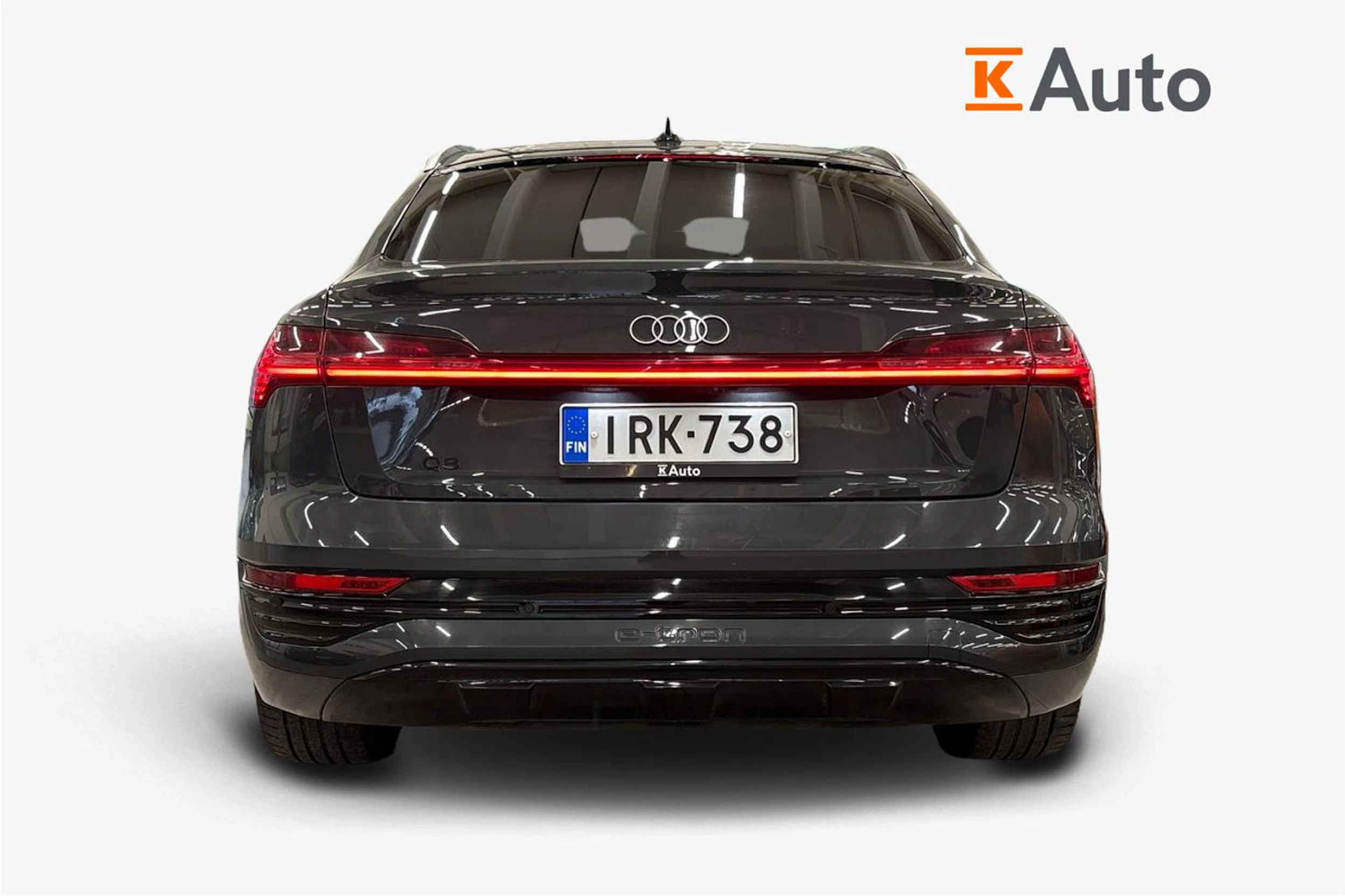 harmaa Audi Q8 e-tron 2023 kuva 3.