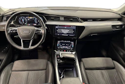 harmaa Audi Q8 e-tron 2023 kuva 7.