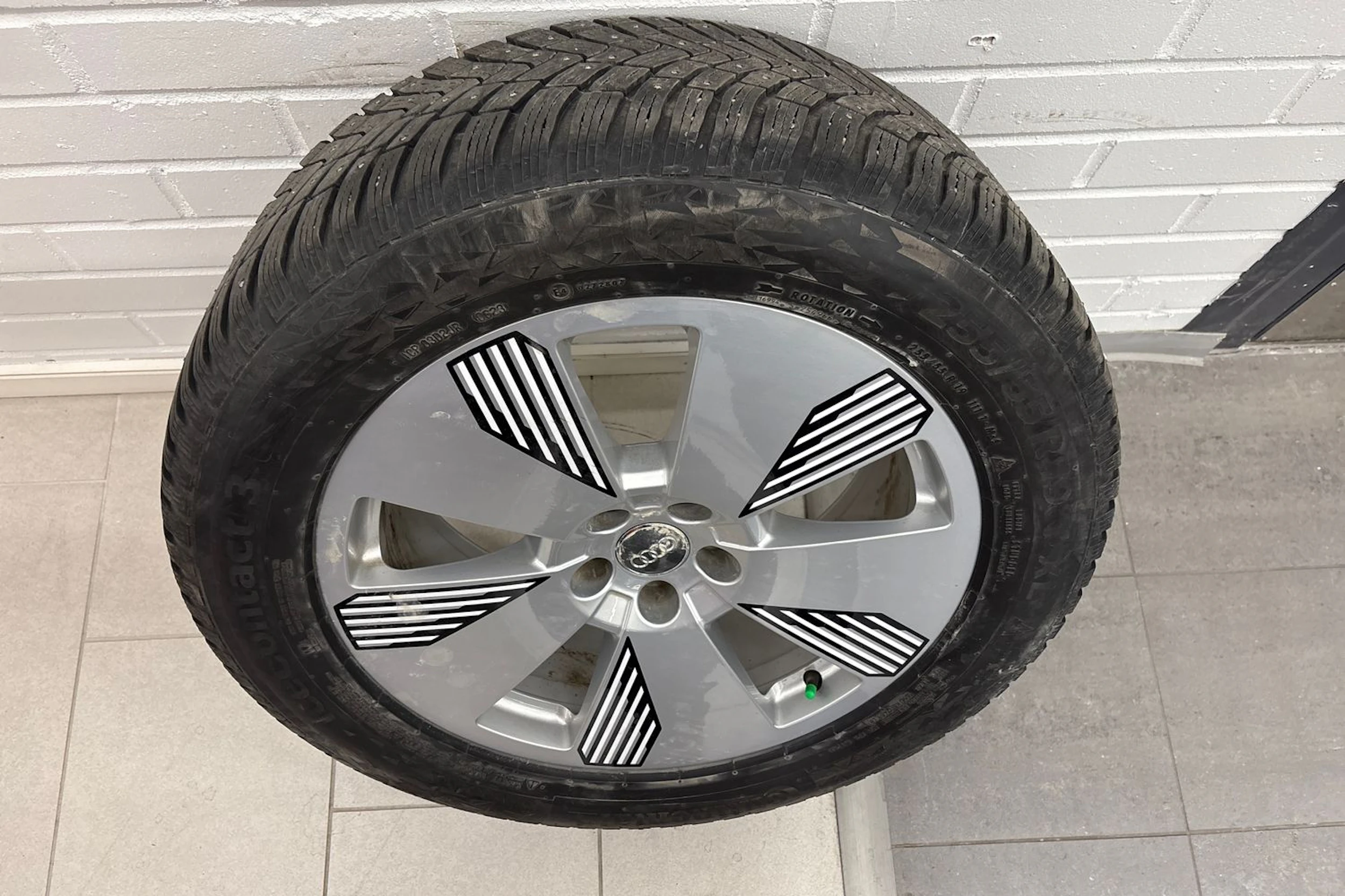 harmaa Audi Q8 e-tron 2023 kuva 10.