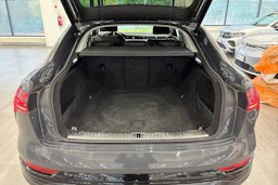 harmaa Audi Q8 e-tron 2023 kuva 15.