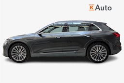 harmaa Audi Q8 e-tron 2023 kuva 6.