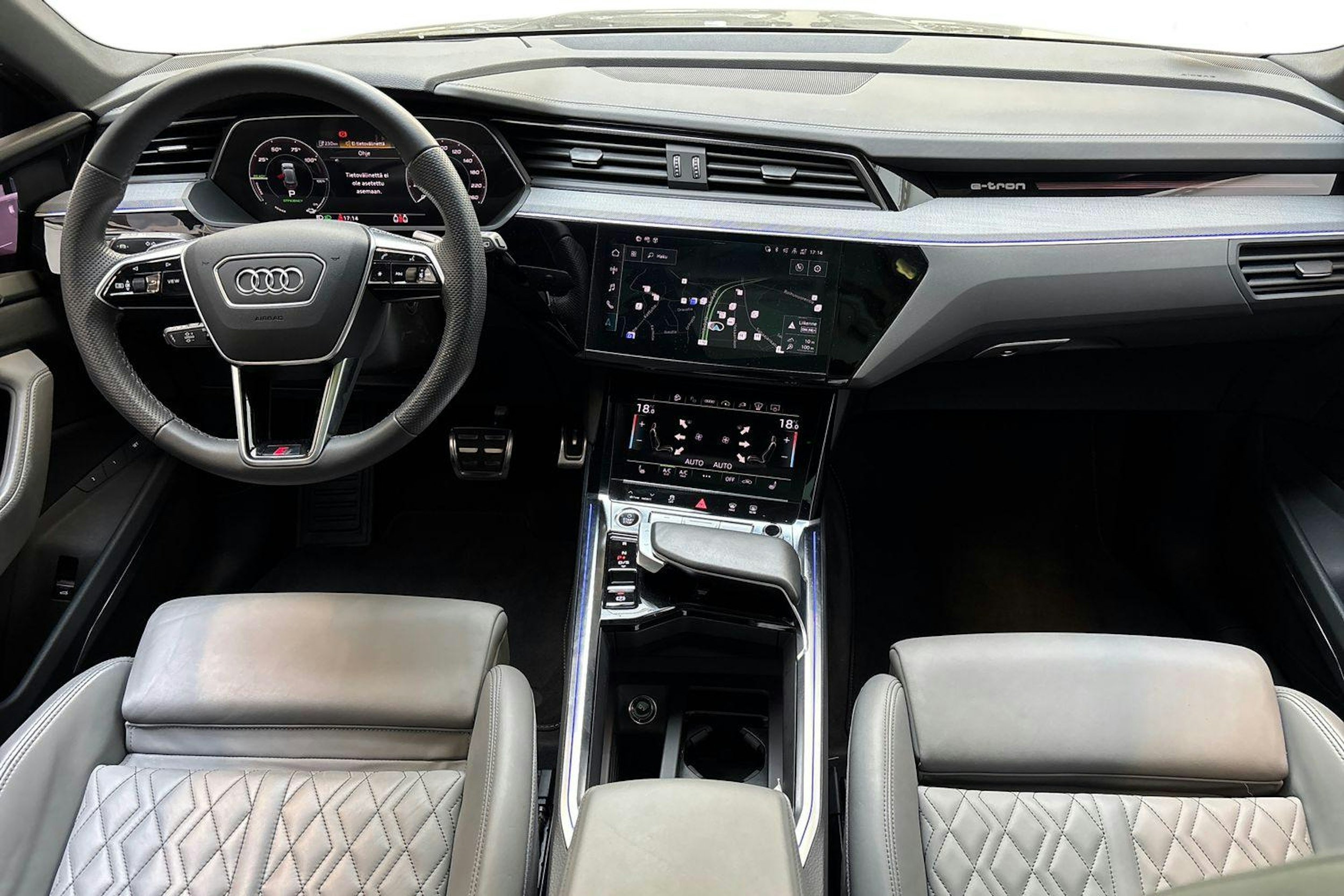 harmaa Audi Q8 e-tron 2023 kuva 9.