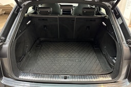 harmaa Audi Q8 e-tron 2023 kuva 14.