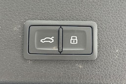 harmaa Audi Q8 e-tron 2023 kuva 15.