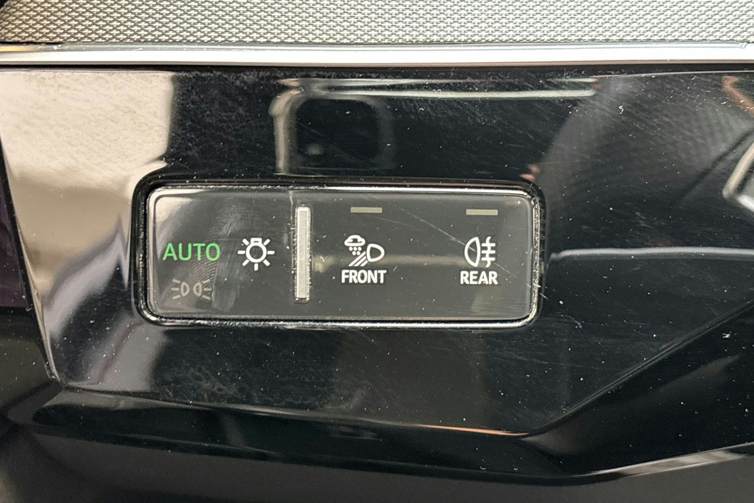 harmaa Audi Q8 e-tron 2023 kuva 18.