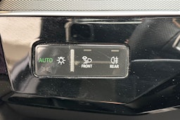 harmaa Audi Q8 e-tron 2023 kuva 18.