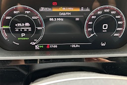 harmaa Audi Q8 e-tron 2023 kuva 20.