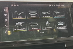 harmaa Audi Q8 e-tron 2023 kuva 22.