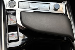 harmaa Audi Q8 e-tron 2023 kuva 27.