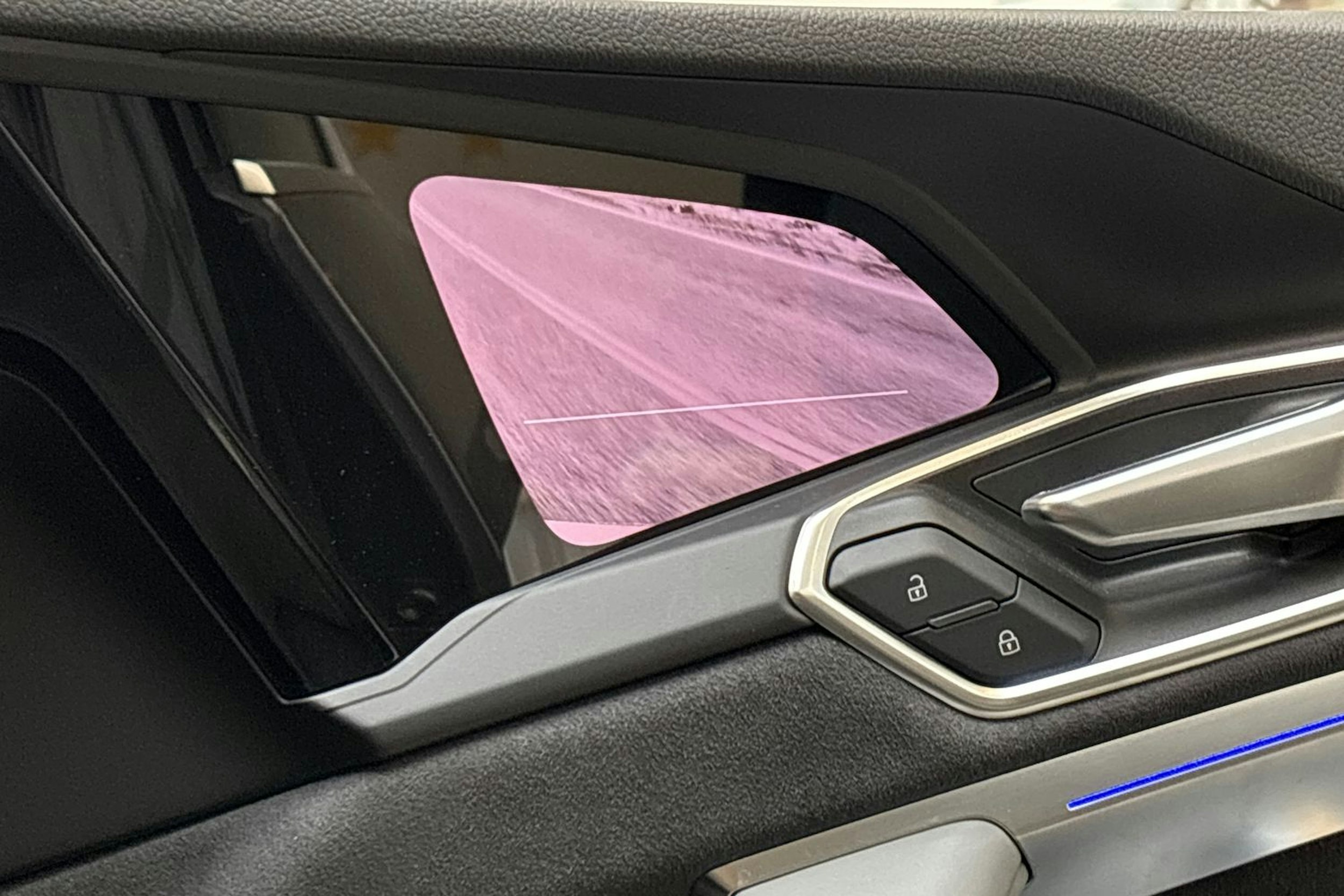 harmaa Audi Q8 e-tron 2023 kuva 28.