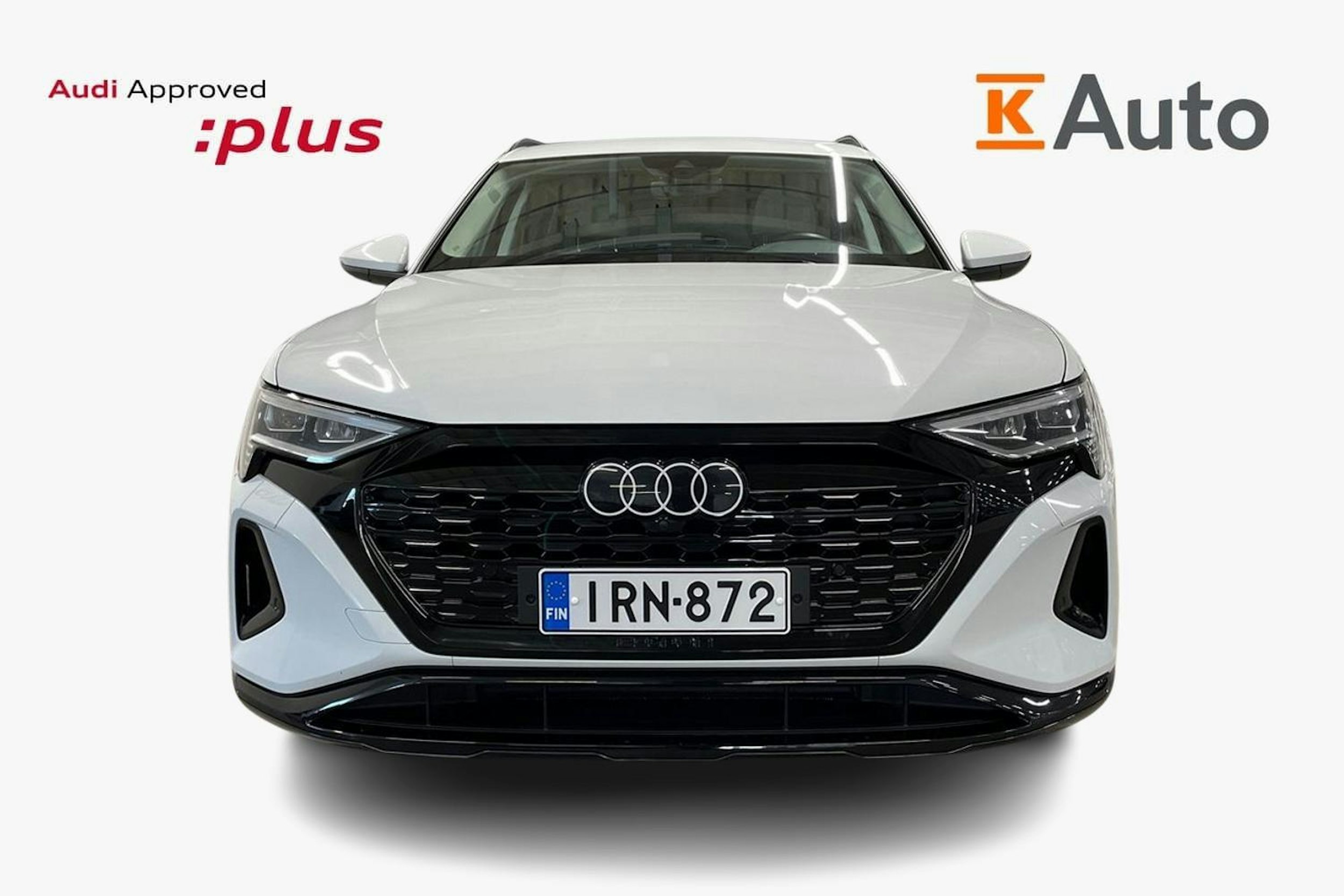 Valkoinen Audi Q8 e-tron 2023 kuva 4.