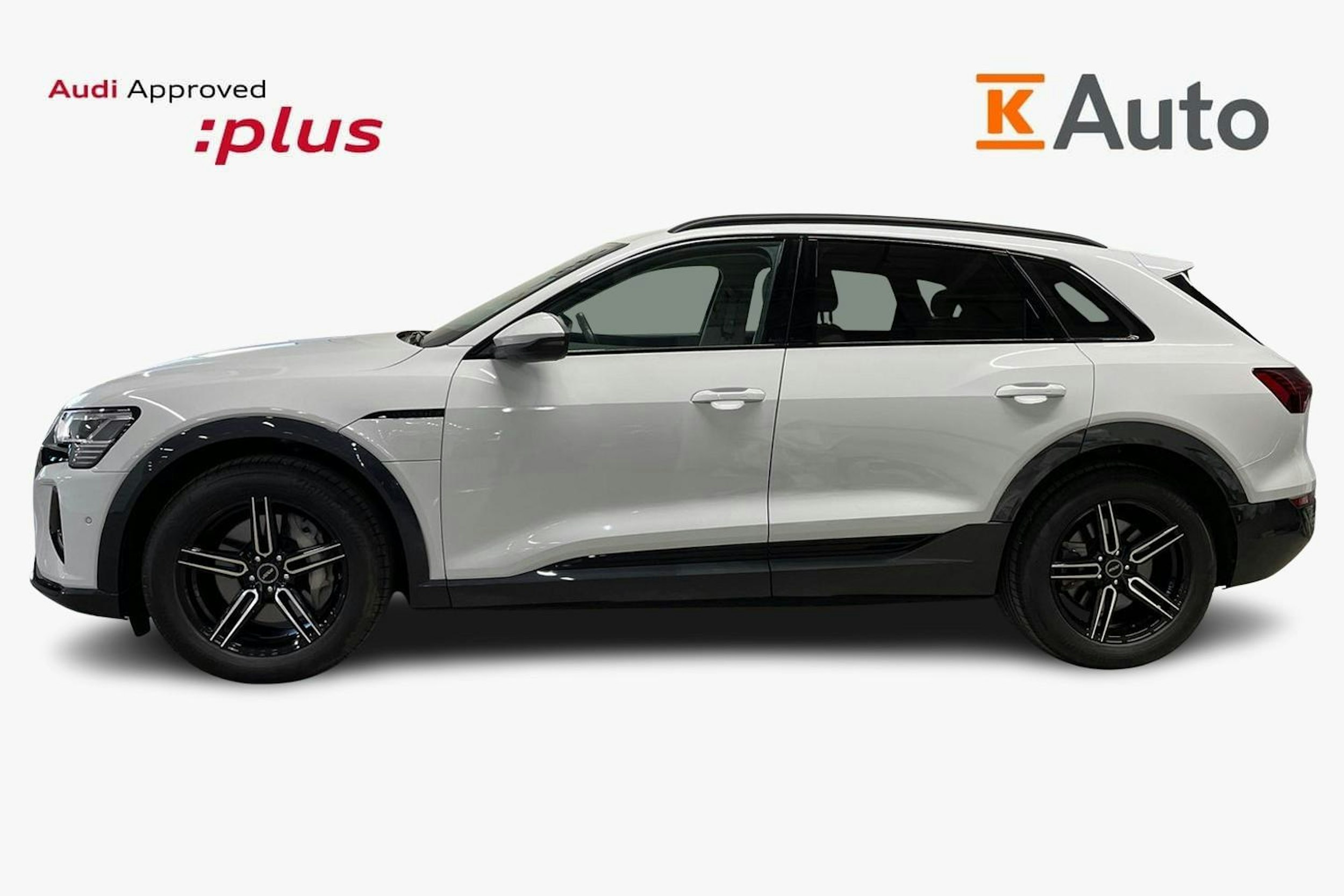 Valkoinen Audi Q8 e-tron 2023 kuva 5.
