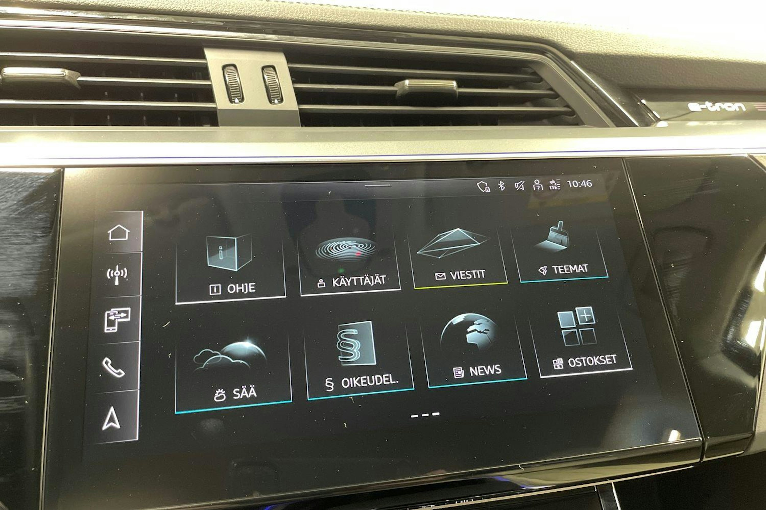 Valkoinen Audi Q8 e-tron 2023 kuva 16.
