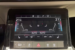 Valkoinen Audi Q8 e-tron 2023 kuva 22.