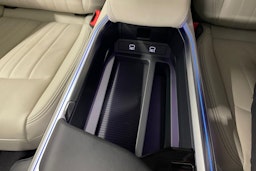 Valkoinen Audi Q8 e-tron 2023 kuva 24.