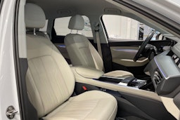 Valkoinen Audi Q8 e-tron 2023 kuva 31.