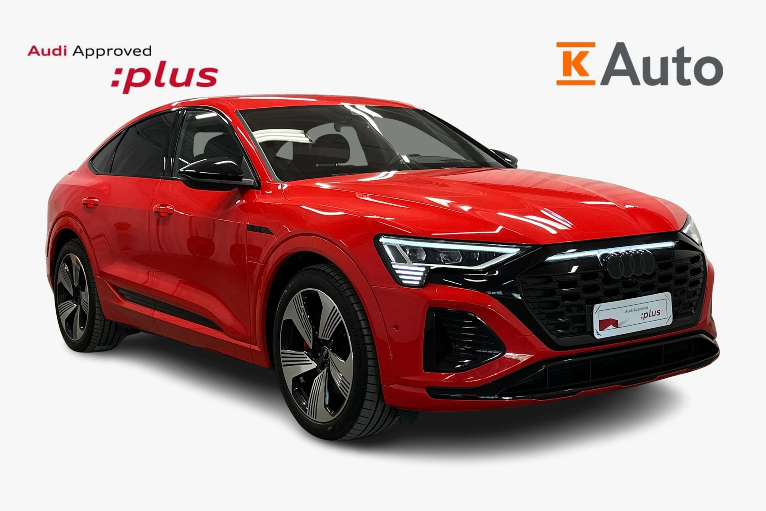 punainen Audi Q8 e-tron 2023 kuva 1.