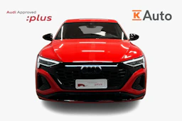punainen Audi Q8 e-tron 2023 kuva 4.