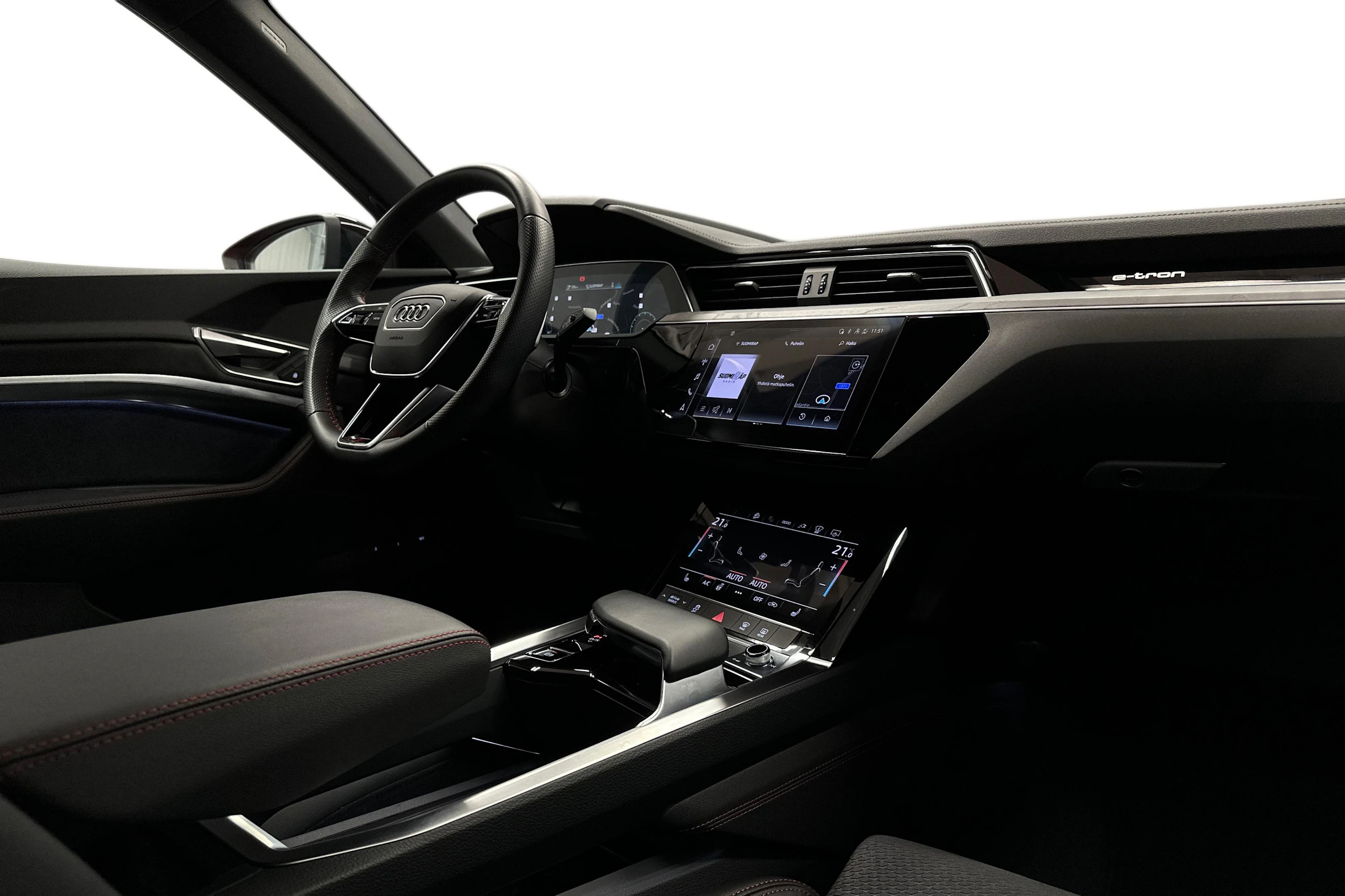 punainen Audi Q8 e-tron 2023 kuva 7.