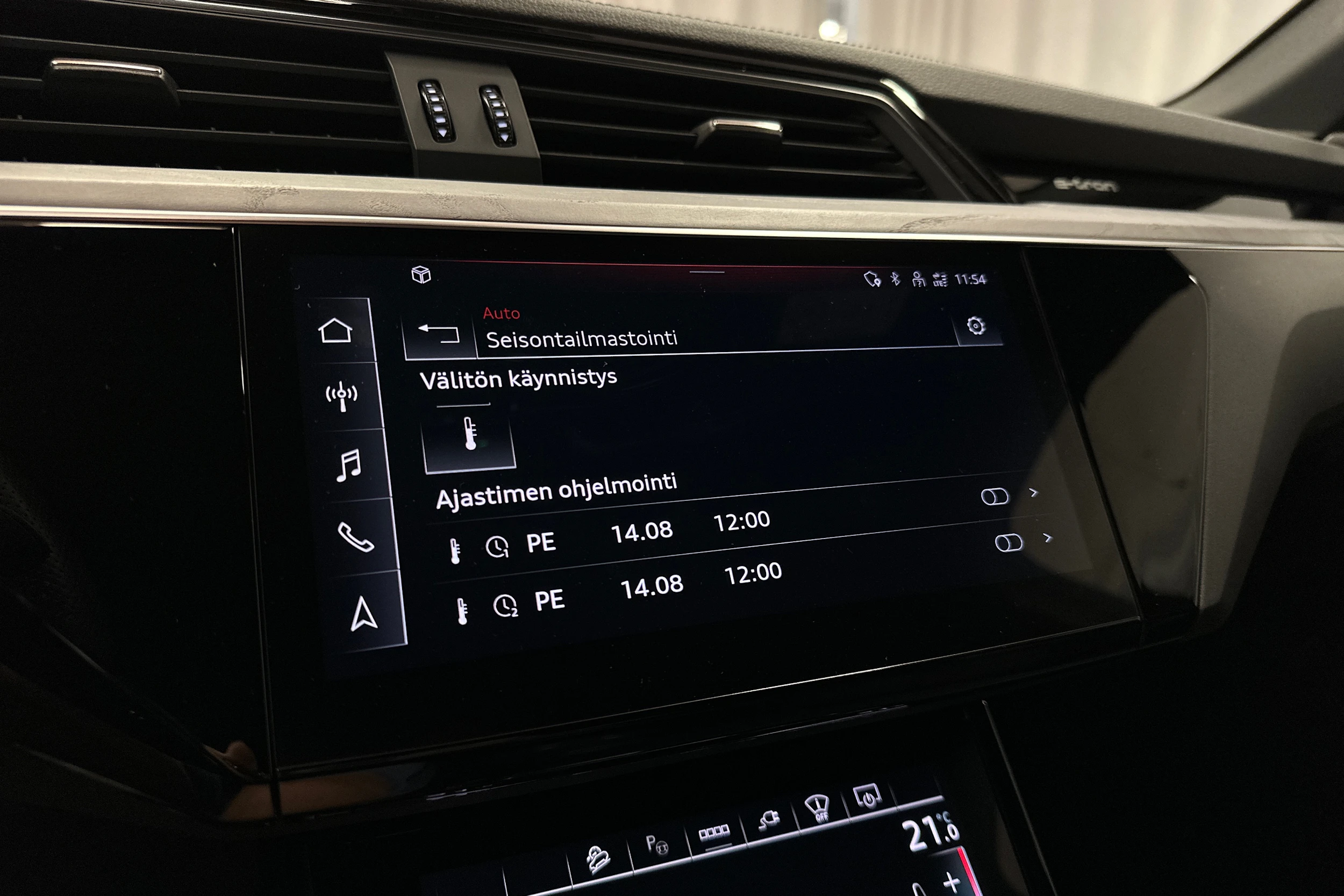 punainen Audi Q8 e-tron 2023 kuva 17.