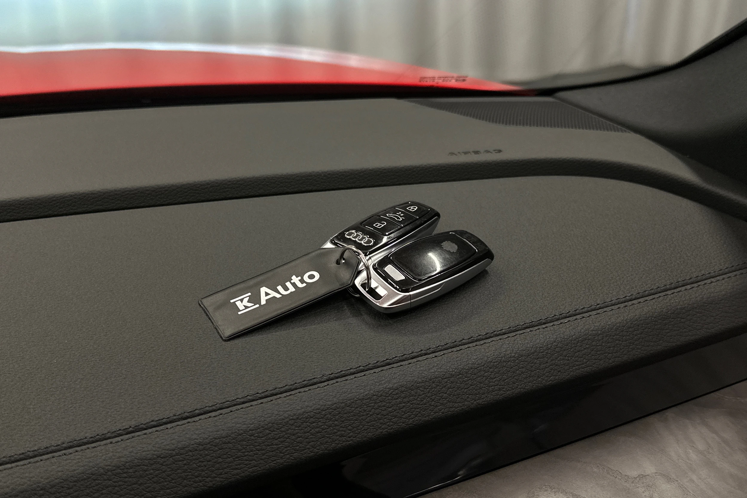 punainen Audi Q8 e-tron 2023 kuva 27.