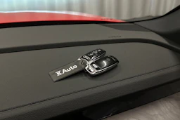punainen Audi Q8 e-tron 2023 kuva 27.