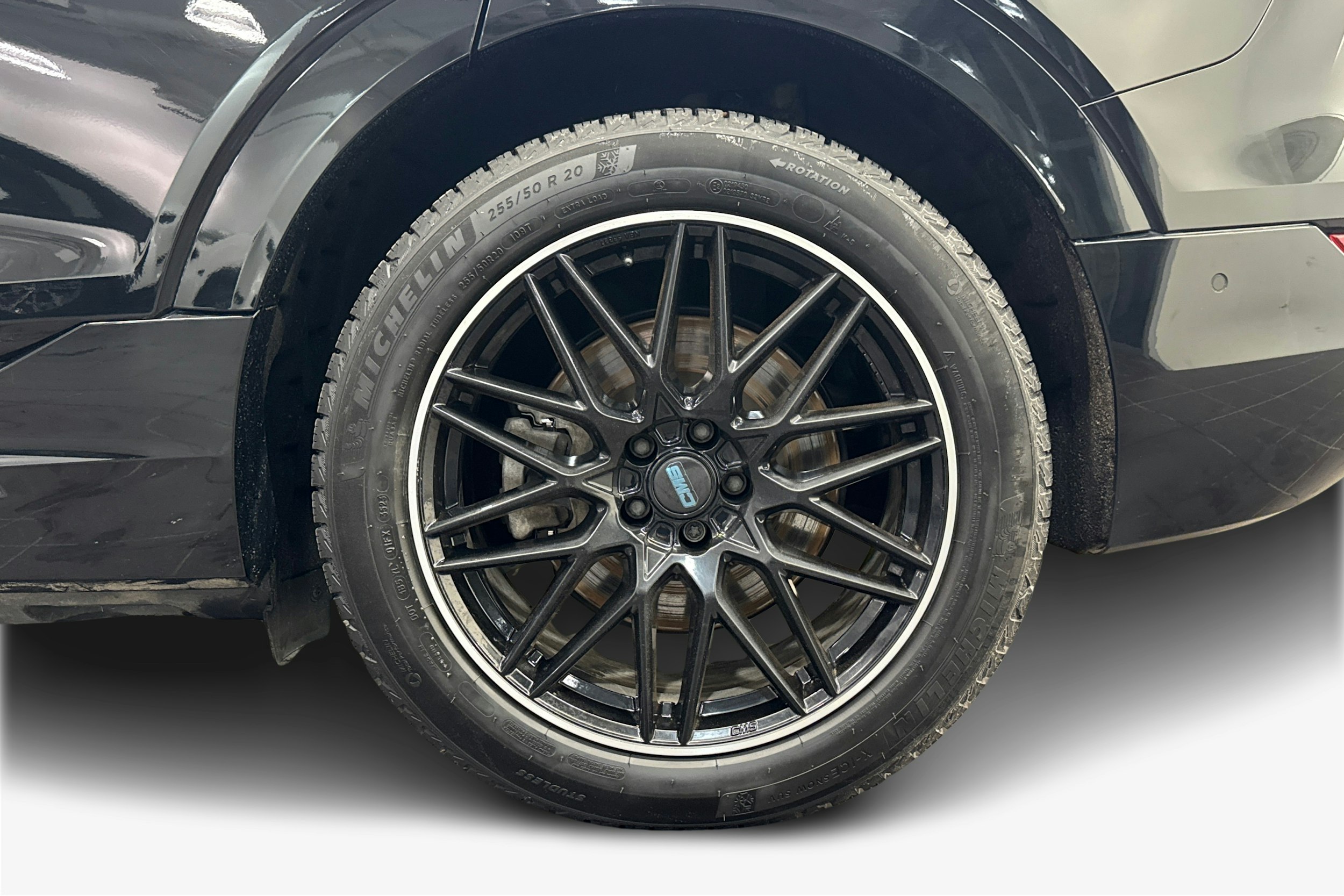 musta Audi Q8 e-tron 2024 kuva 11.