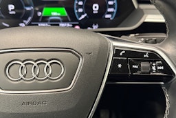 musta Audi Q8 e-tron 2024 kuva 17.