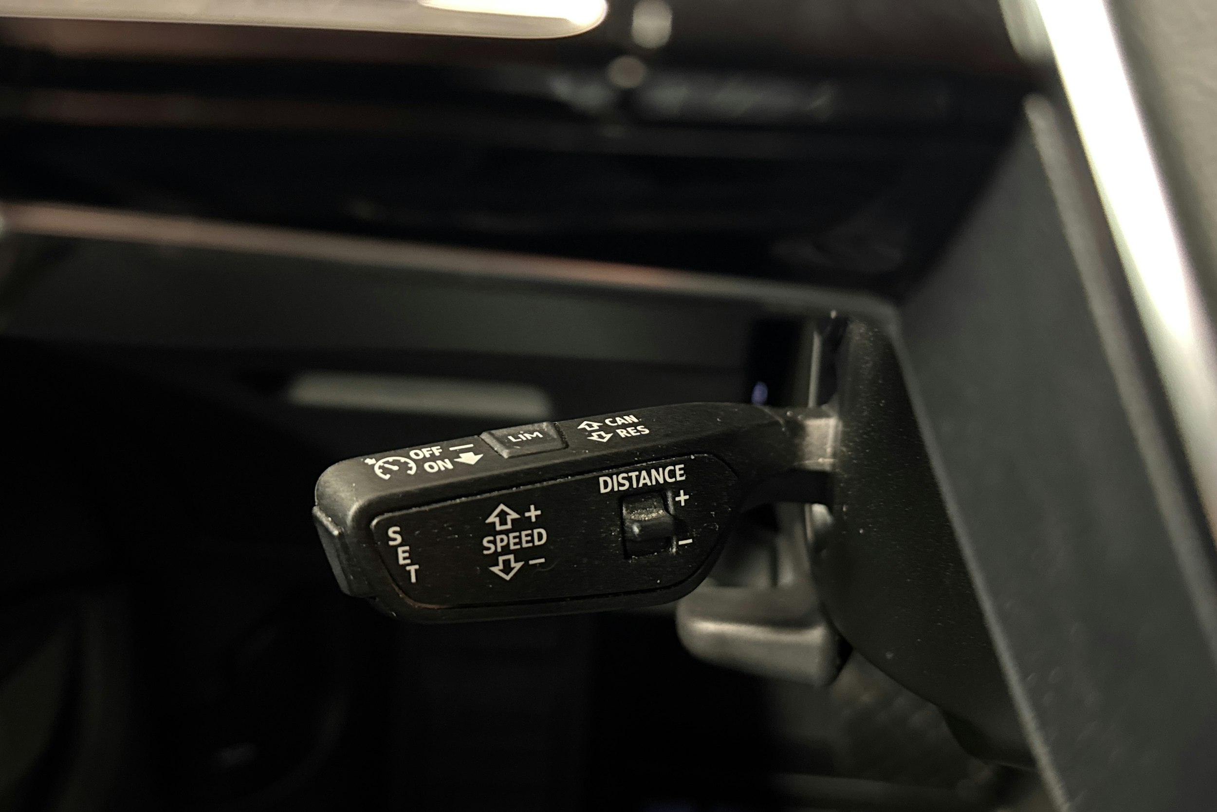 musta Audi Q8 e-tron 2024 kuva 18.