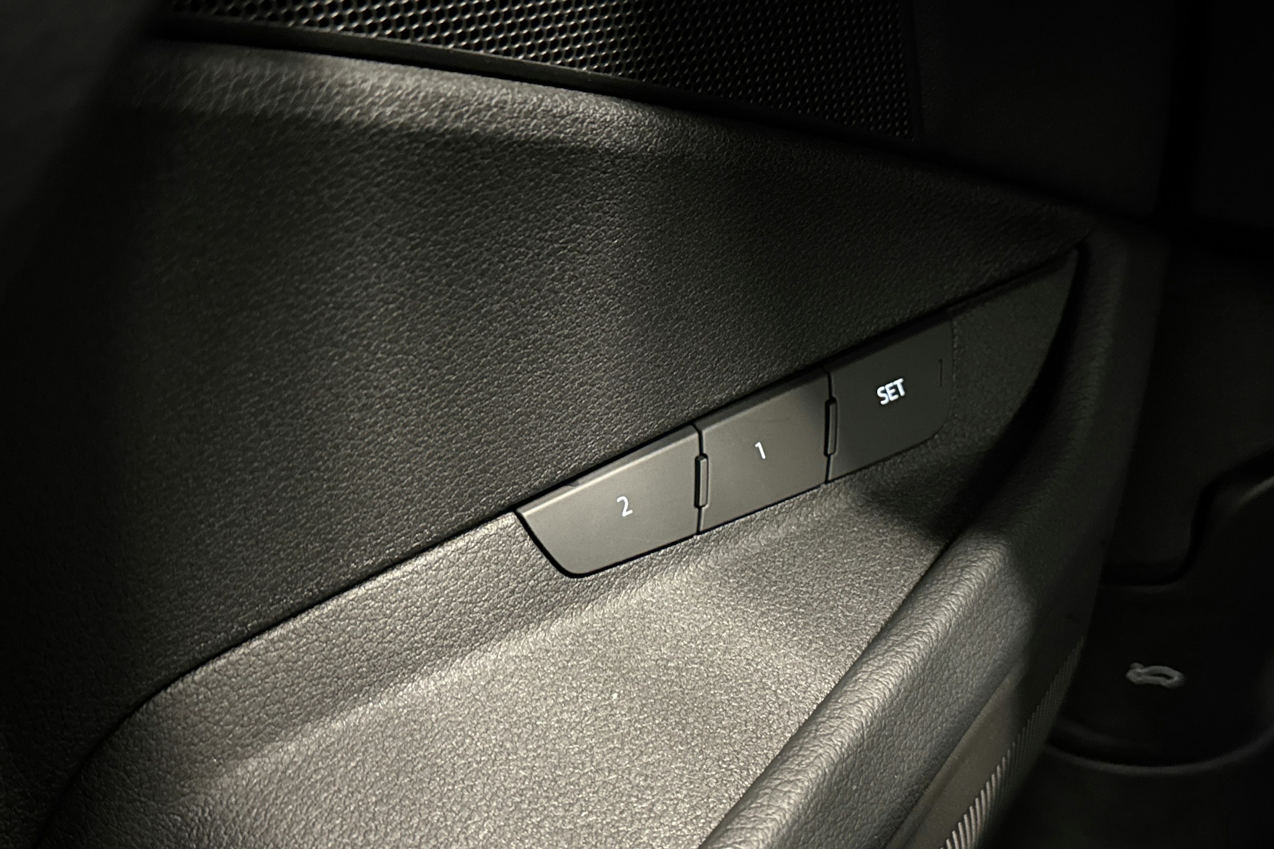 musta Audi Q8 e-tron 2024 kuva 21.