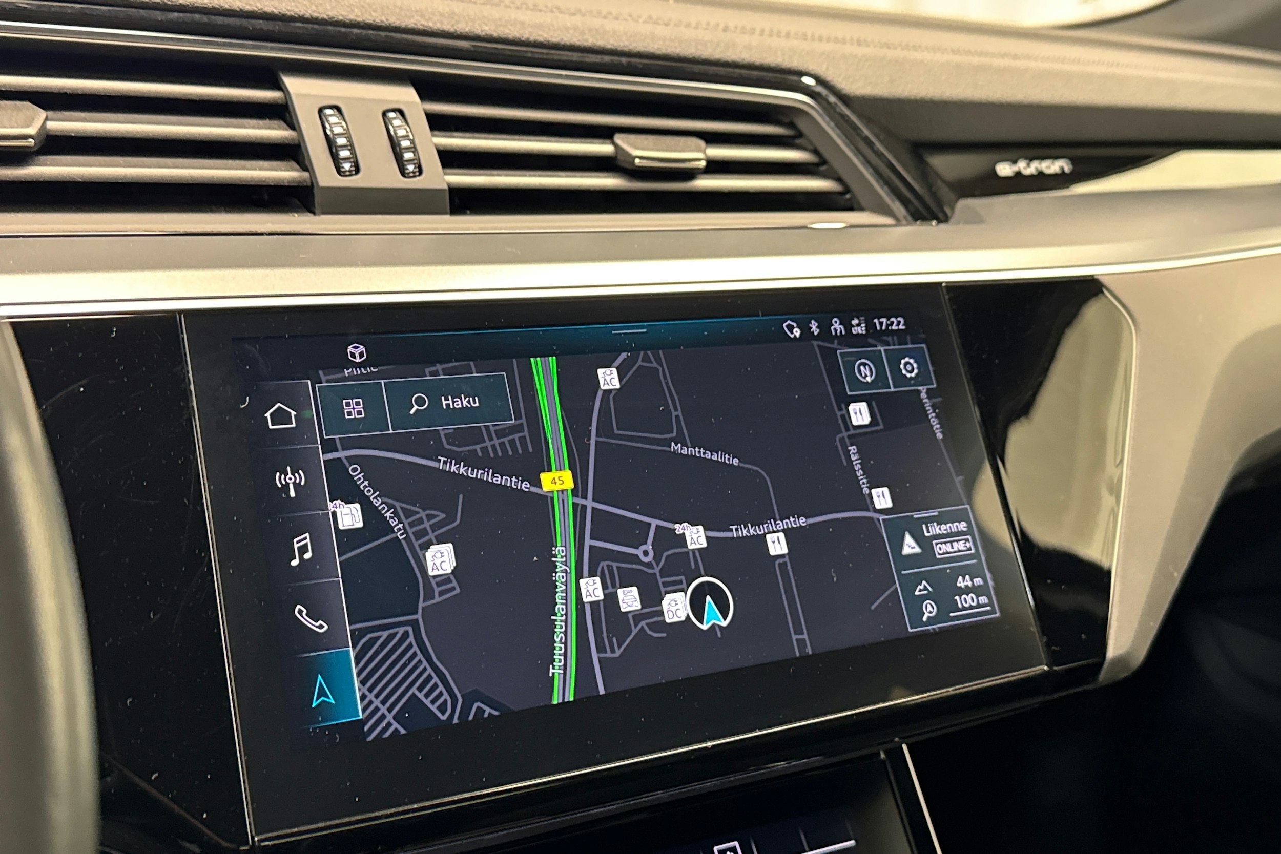 musta Audi Q8 e-tron 2024 kuva 22.