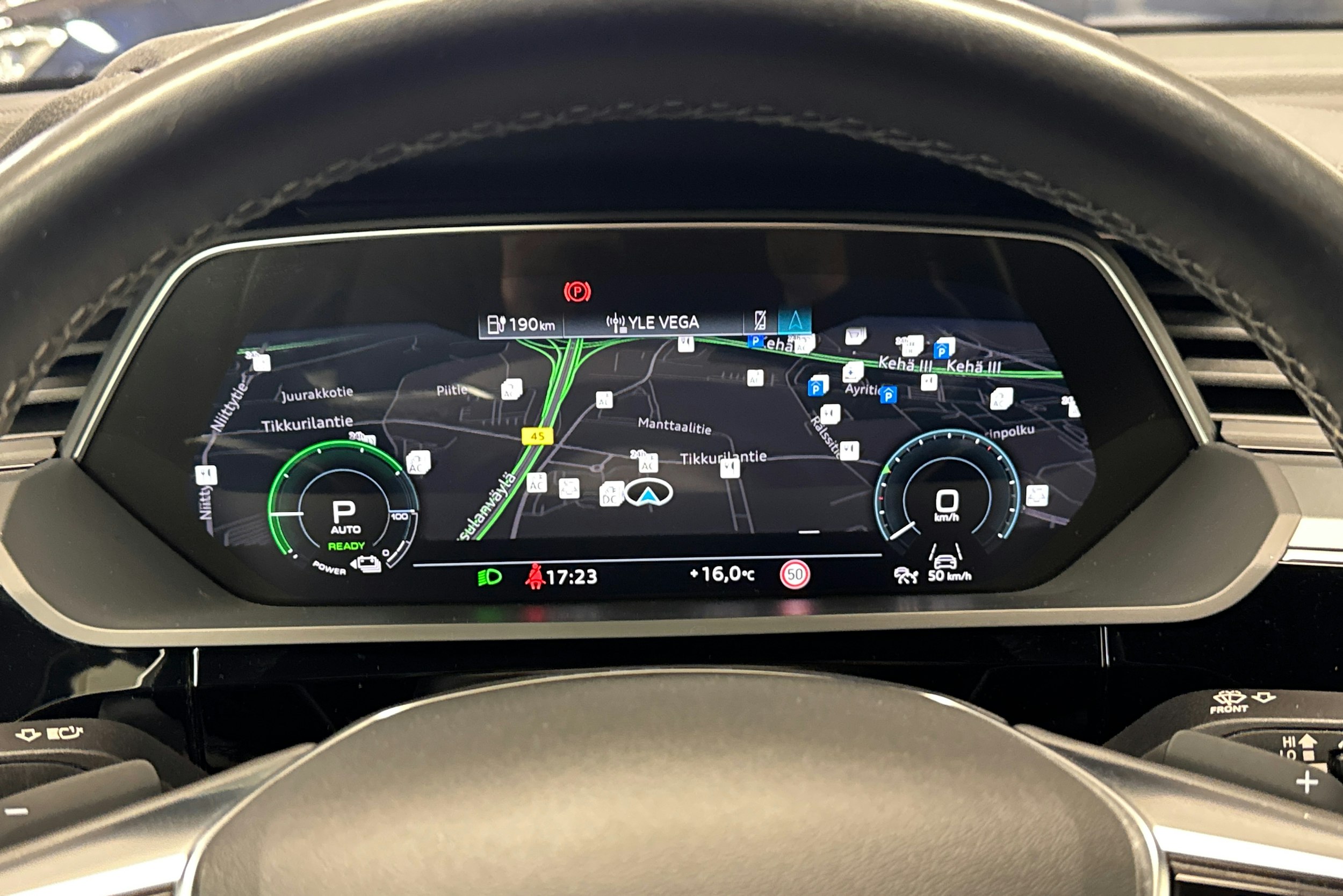 musta Audi Q8 e-tron 2024 kuva 23.