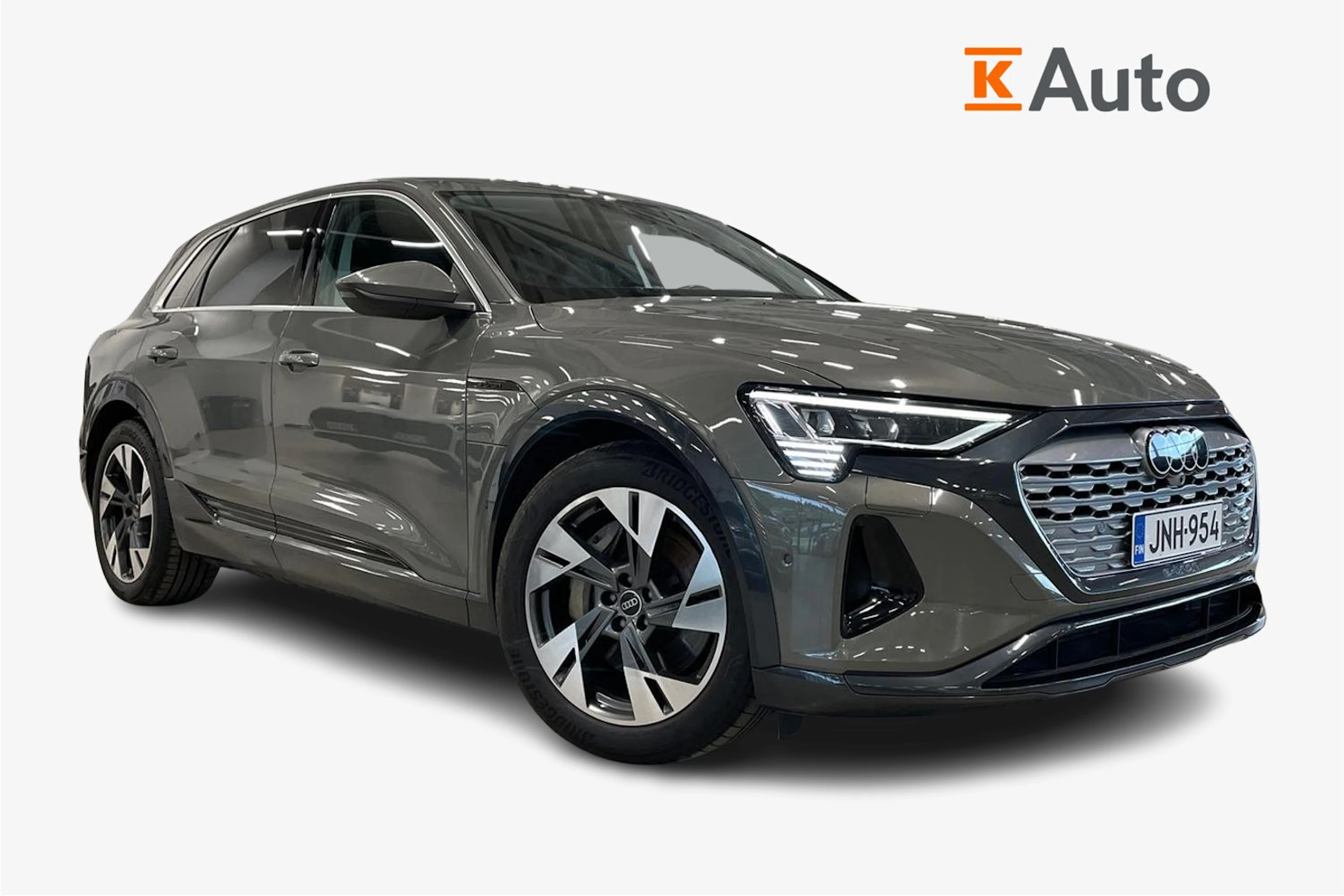 harmaa Audi Q8 e-tron 2023 kuva 1.