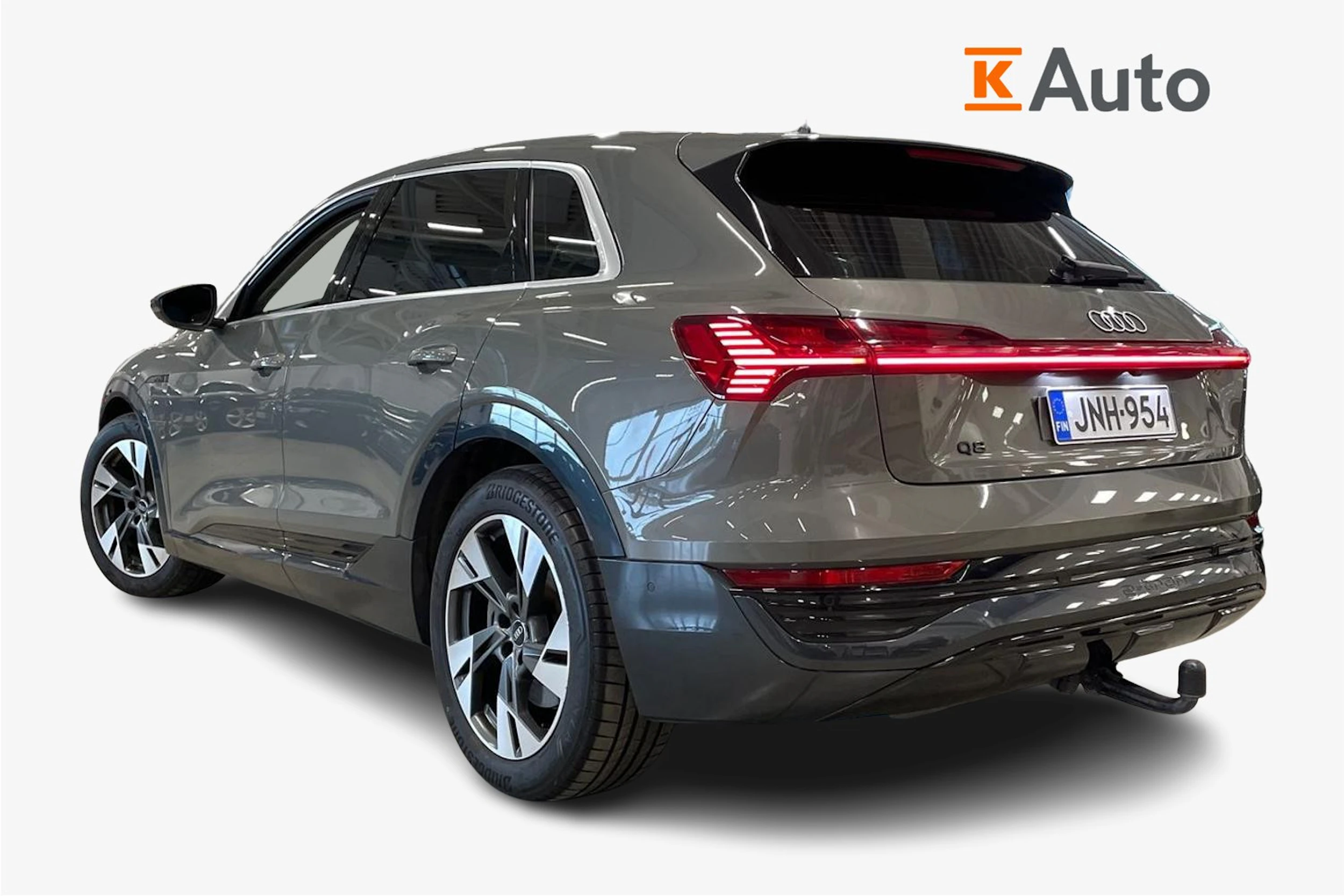 harmaa Audi Q8 e-tron 2023 kuva 2.