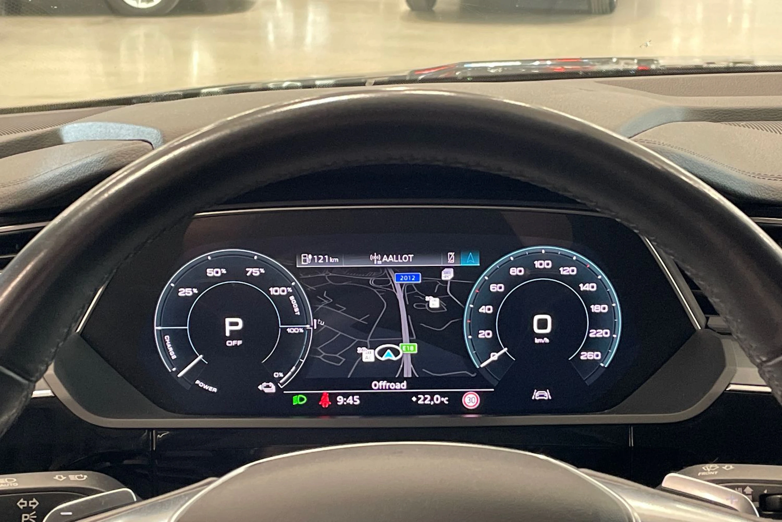 harmaa Audi Q8 e-tron 2023 kuva 12.