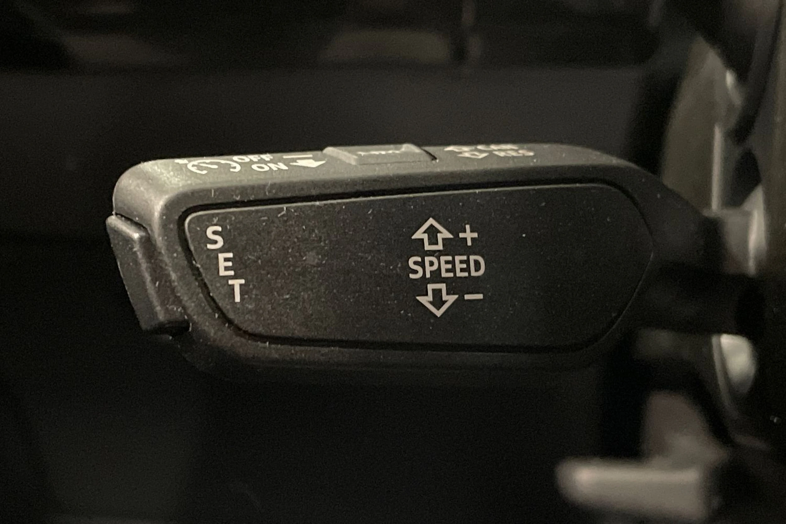 harmaa Audi Q8 e-tron 2023 kuva 15.