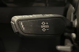 harmaa Audi Q8 e-tron 2023 kuva 15.