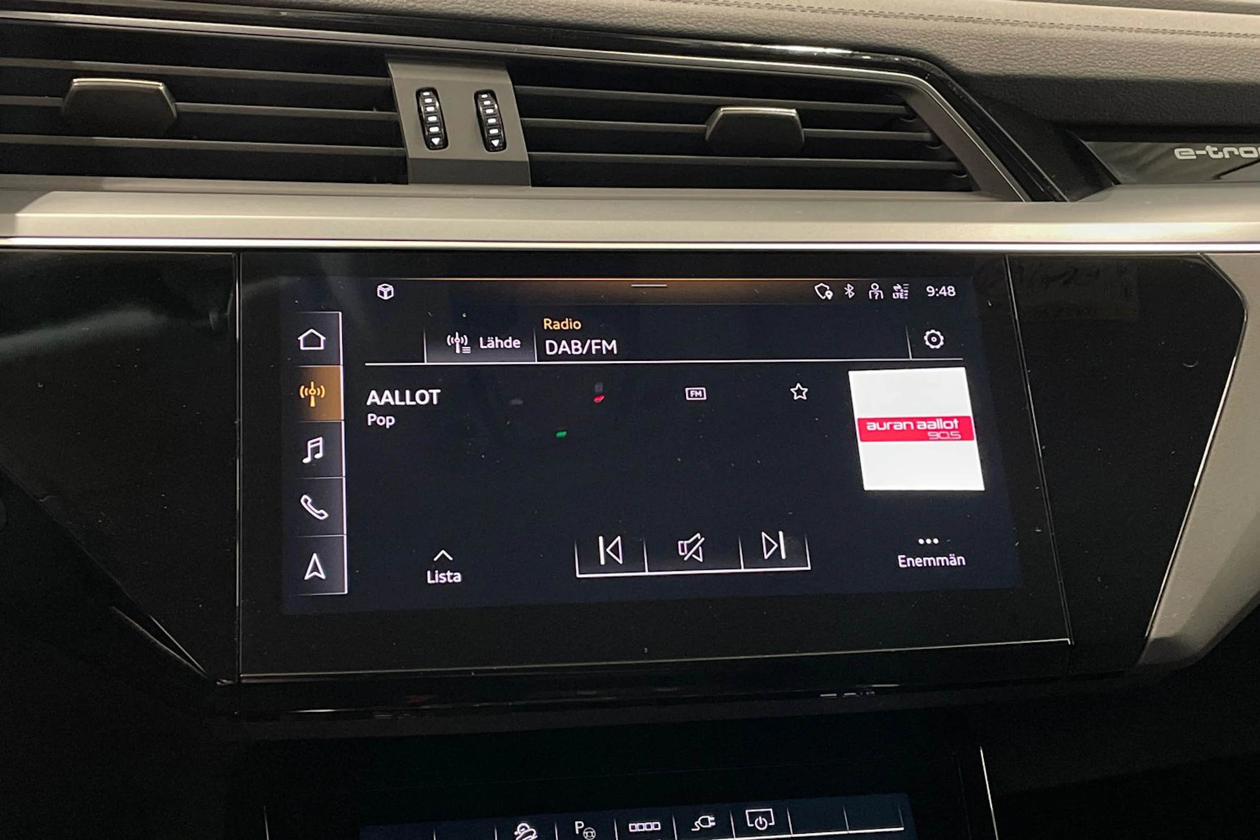 harmaa Audi Q8 e-tron 2023 kuva 16.
