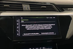 harmaa Audi Q8 e-tron 2023 kuva 18.