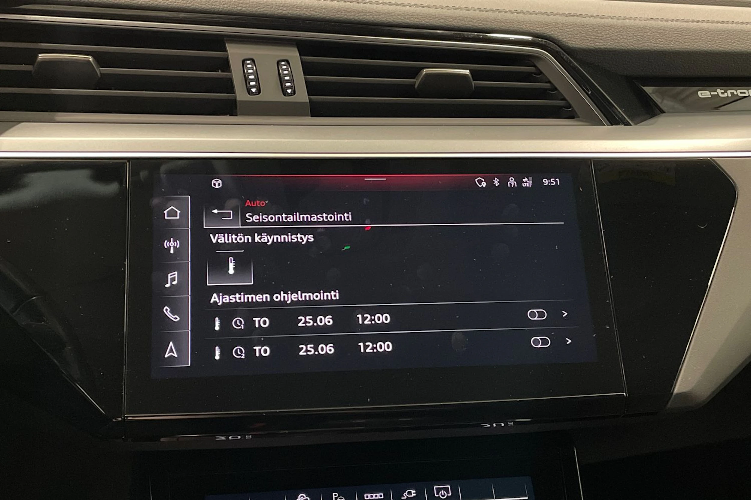 harmaa Audi Q8 e-tron 2023 kuva 20.