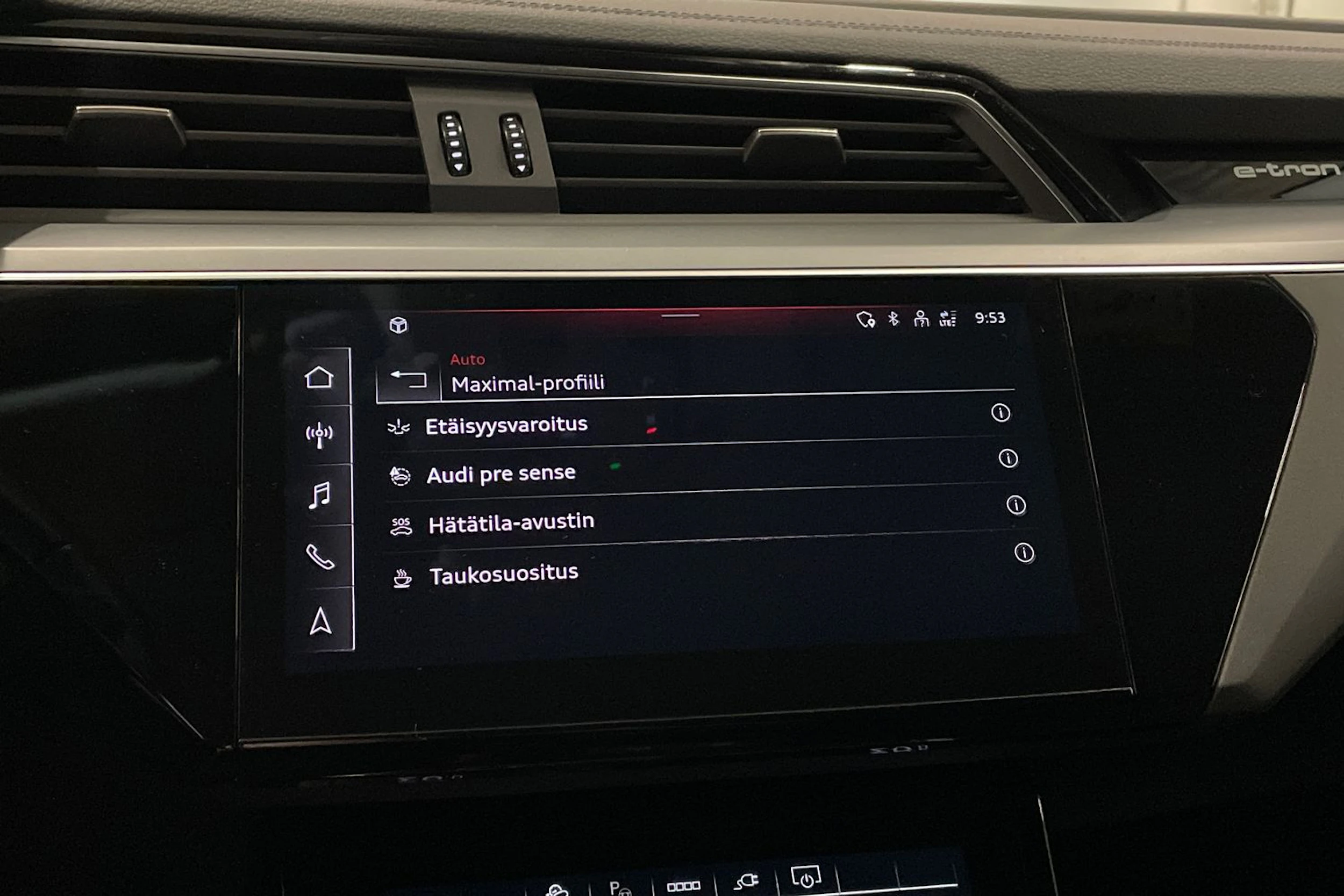 harmaa Audi Q8 e-tron 2023 kuva 21.