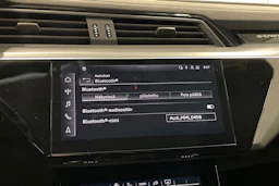 harmaa Audi Q8 e-tron 2023 kuva 22.
